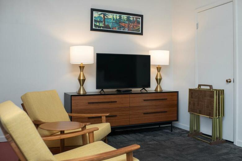 Royal 7 Budget Inn Motel