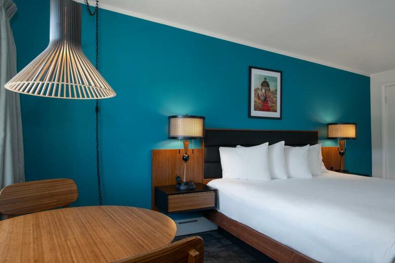 Royal 7 Budget Inn Motel
