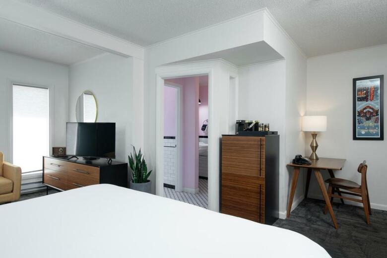 Royal 7 Budget Inn Motel