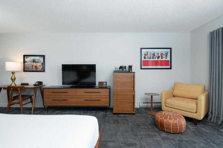 Royal 7 Budget Inn Motel