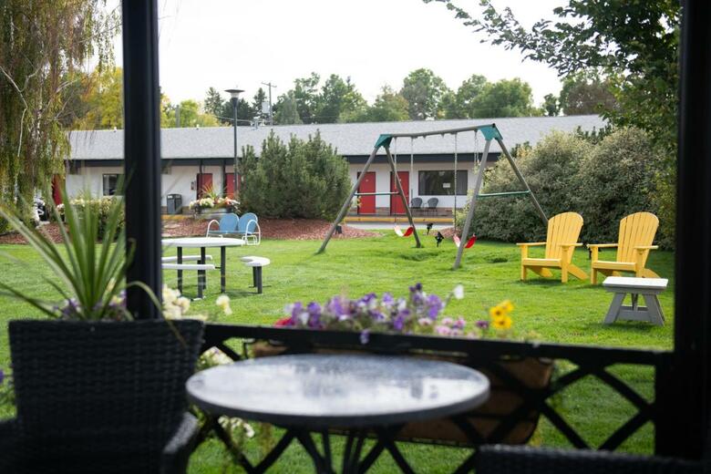 Royal 7 Budget Inn Motel