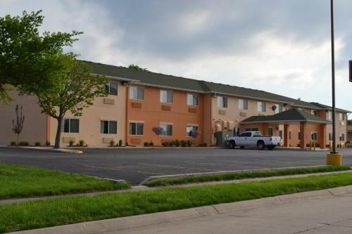 Hotel Countryside Inn & Suites