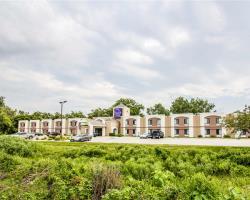 Motel Sleep Inn & Suites Airport