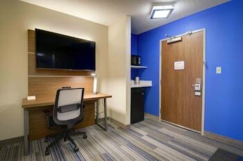 Holiday Inn Express Hotel & Suites North Platte