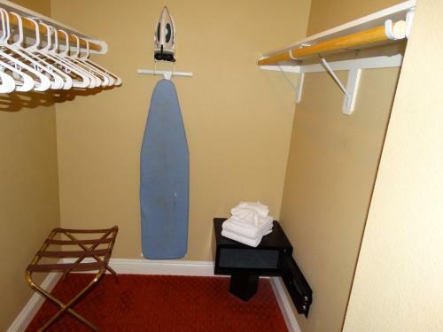 Aparthotel Suites At Jockey Club