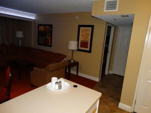 Aparthotel Suites At Jockey Club
