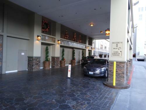 Aparthotel Suites At Jockey Club
