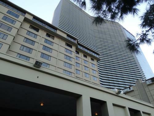 Aparthotel Suites At Jockey Club
