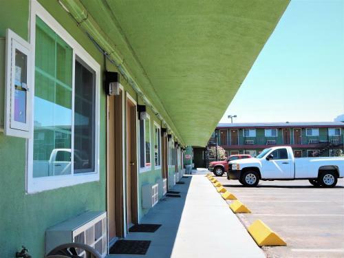 Ponderosa Motel