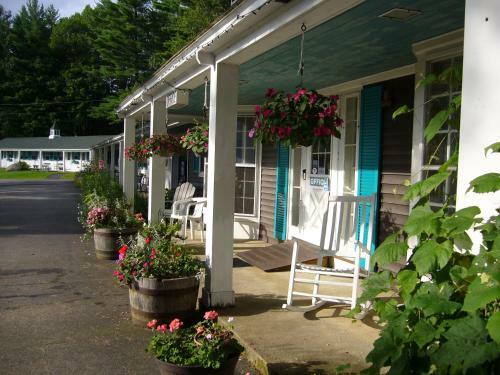 White Trellis Motel