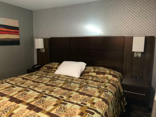Hotel Red Carpet Inn Elmwood
