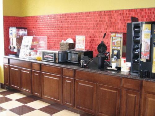 Hotel Town House Inn And Suites