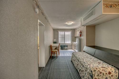 Admiral Resort Motel