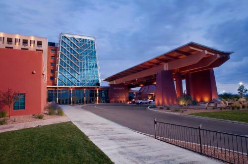 Hotel Isleta Resort & Casino