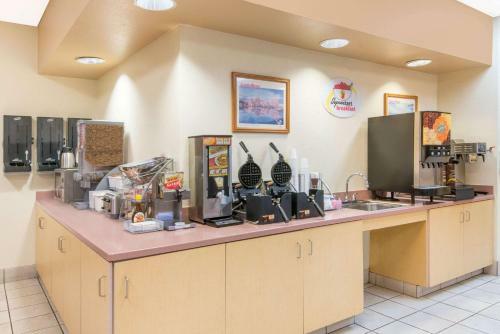 Hotel Super 8 By Wyndham Santa Rosa