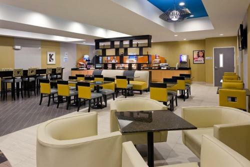 Hotel Holiday Inn Express And Suites Batavia