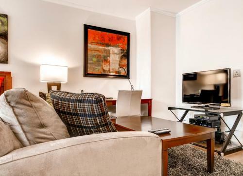 Luxury Apartments A Short Walk From Times Square