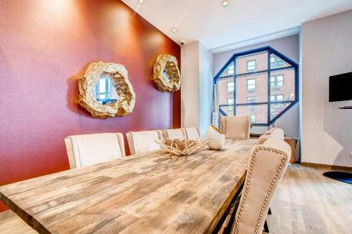 Luxury Apartments A Short Walk From Times Square