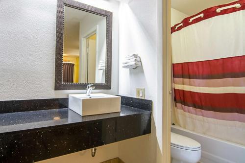 Motel Charlotte Plaza Inn