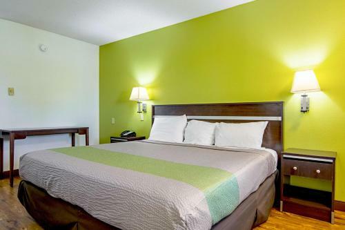 Motel Charlotte Plaza Inn