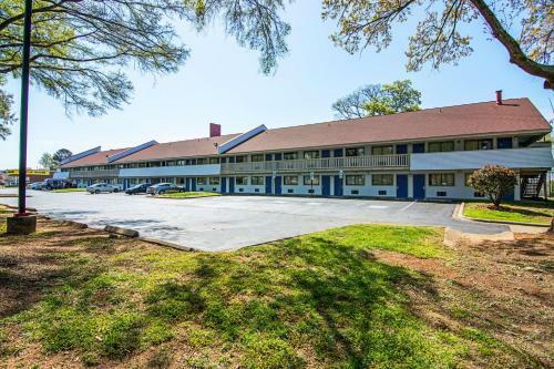 Motel Charlotte Plaza Inn