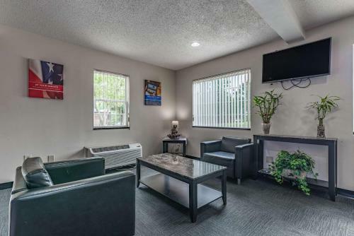 Motel 6 University