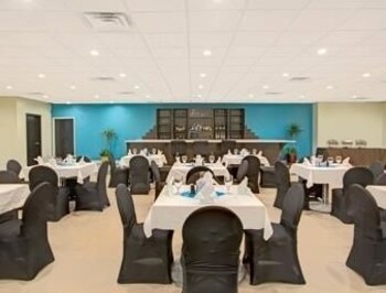 Ramada Hotel Charlotte Airport & Conference Center