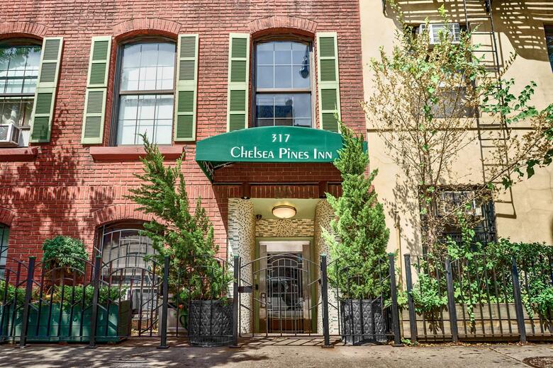 Bed & Breakfast Chelsea Pines Inn