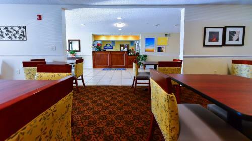 Hotel Days Inn By Wyndham Greensboro Nc