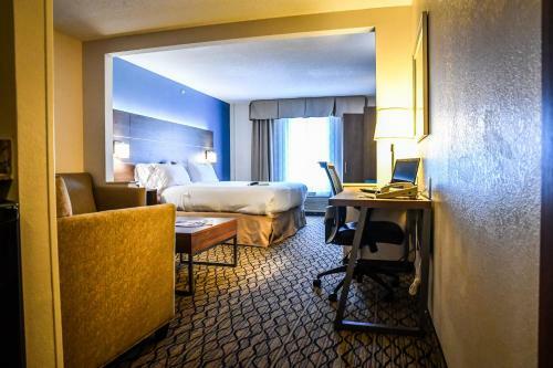 Holiday Inn Express Hotel & Suites - Concord