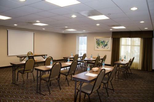 Holiday Inn Express Hotel & Suites - Concord