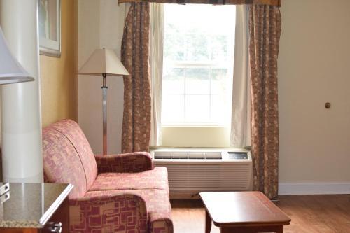 Motel Atkinson Inn & Suites