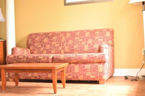 Motel Atkinson Inn & Suites