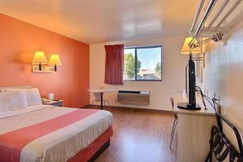 Motel 6 Fargo - North