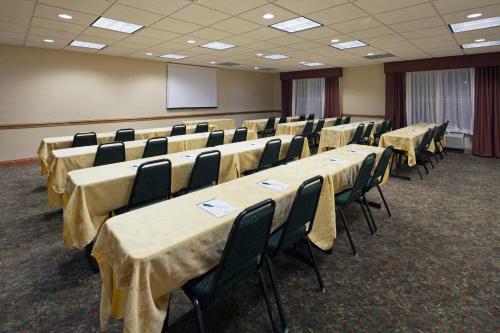 Hotel Country Inn & Suites - Elyria