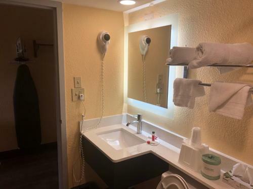 Posada Days Inn Grove City
