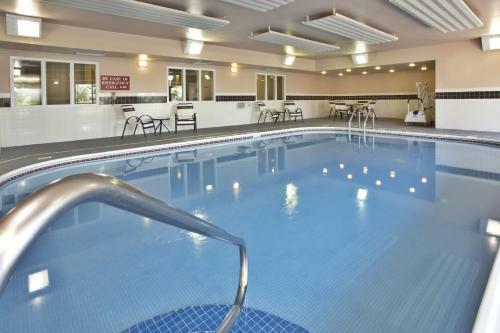 Hotel Country Inn & Suites Marion