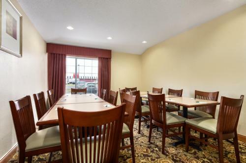 Hotel Country Inn & Suites Marion