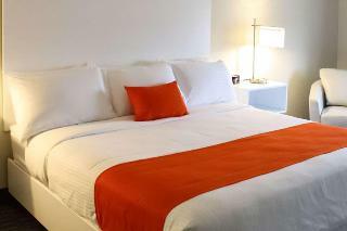 Hotel Schoenbrunn Inn & Suites