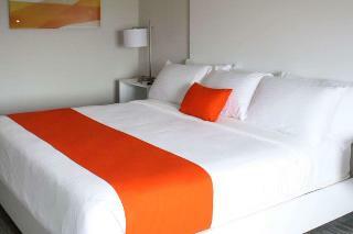 Hotel Schoenbrunn Inn & Suites