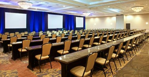 Hotel Embassy Suites By Hilton Portland Washington Square