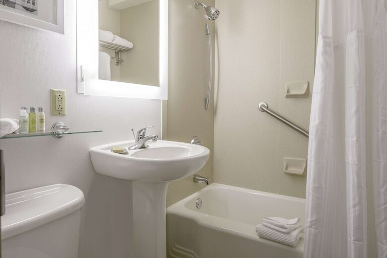 Doubletree By Hilton Hotel & Suites Pittsburgh Downtown