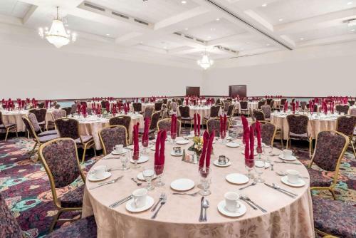 Hotel Ramada Conference Center