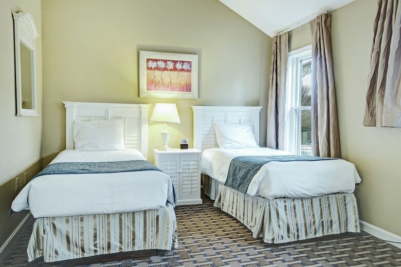 Hotel Wyndham Newport Overlook