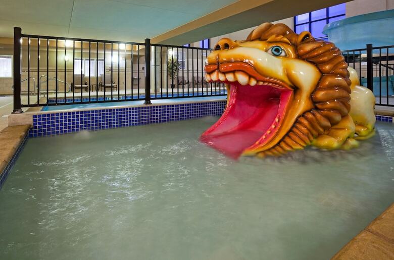Hotel Holiday Inn Express & Suites Mitchell