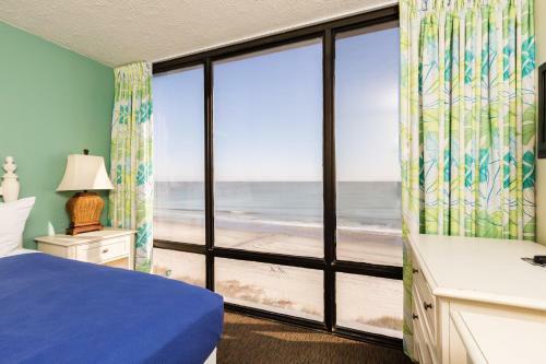 Hotel Schooner Beach And Racquet Club