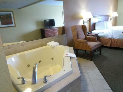 Hotel Baymont By Wyndham Clinton