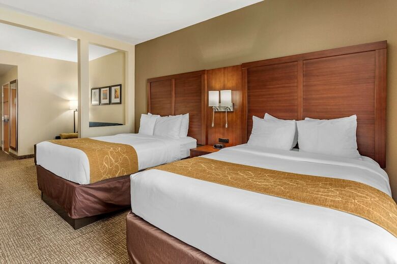 Hotel Comfort Suites At Rivergate Mall