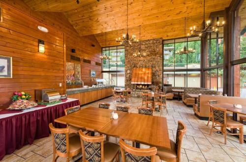 Hotel River Terrace Resort & Convention Center