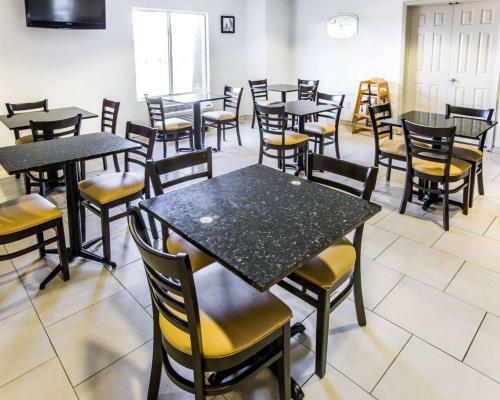 Hotel Sleep Inn & Suites Near Outlets